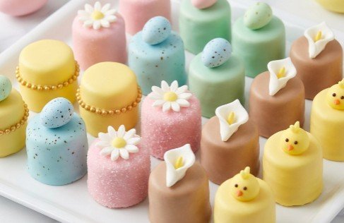 How to Make Elegant Pistachio Mini Cakes for Spring